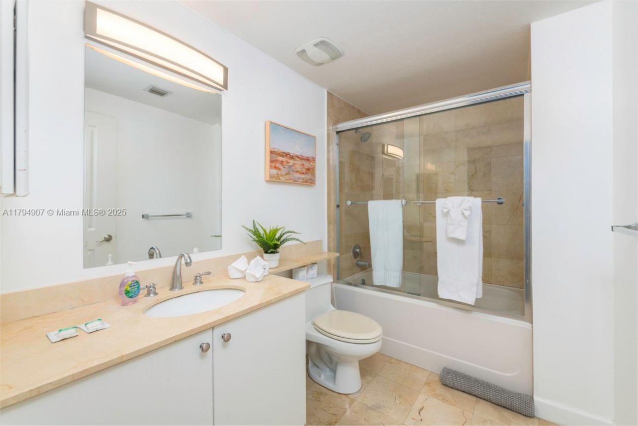 170 SE 14th St, Unit 1905, Miami, FL 33131 Photo