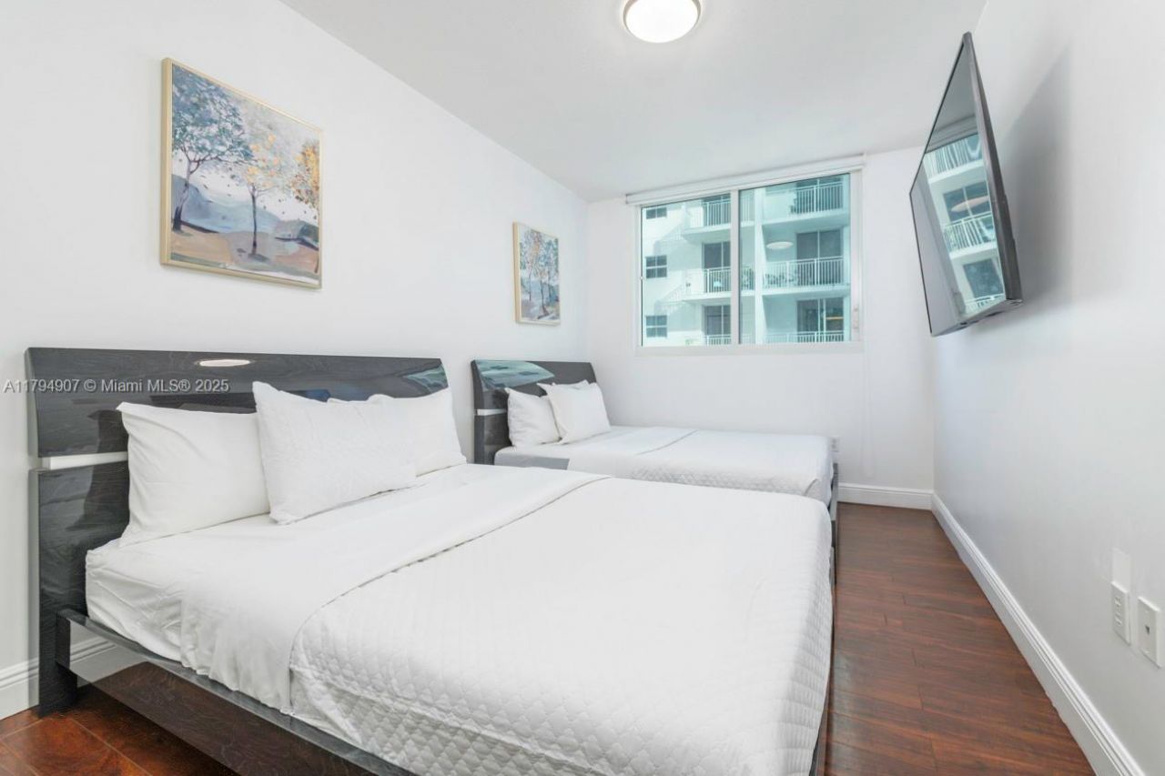 170 SE 14th St, Unit 1905, Miami, FL 33131 Photo