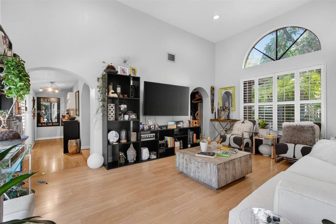 6700 SW 64th St, South Miami, FL 33143 Photo