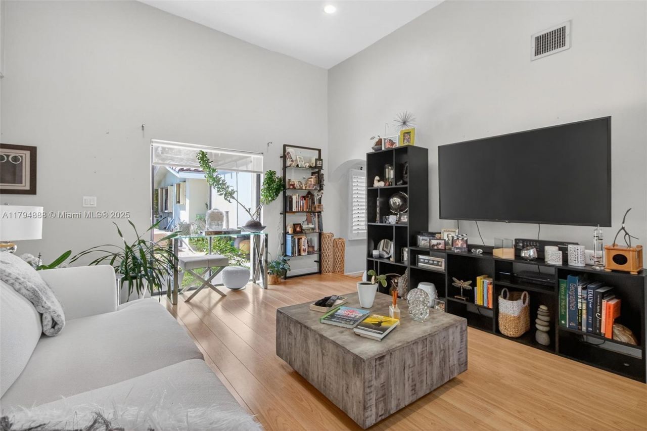 6700 SW 64th St, South Miami, FL 33143 Photo