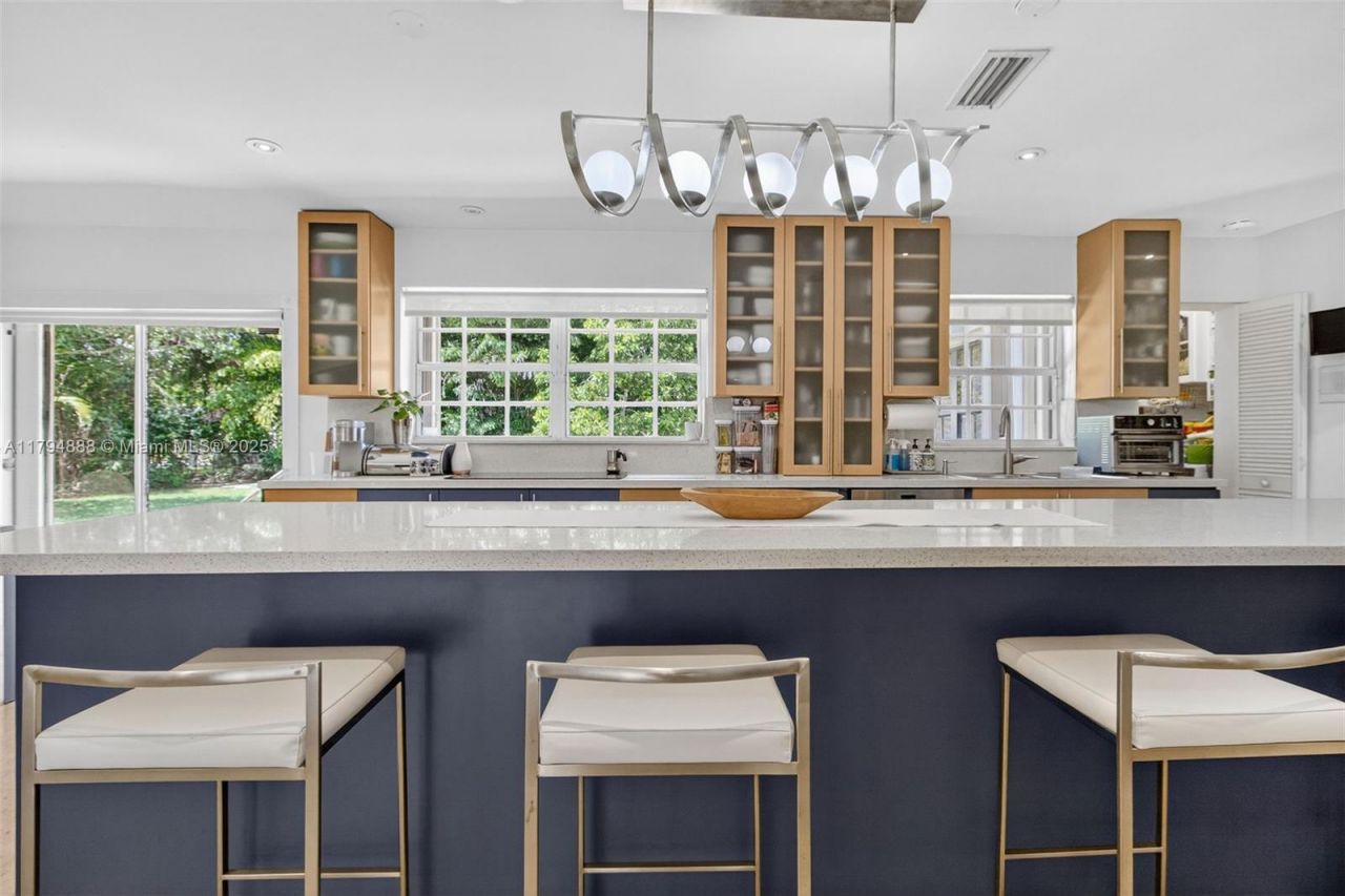 6700 SW 64th St, South Miami, FL 33143 Photo