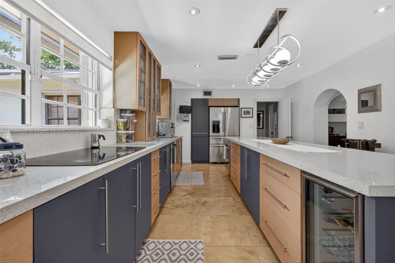 6700 SW 64th St, South Miami, FL 33143 Photo