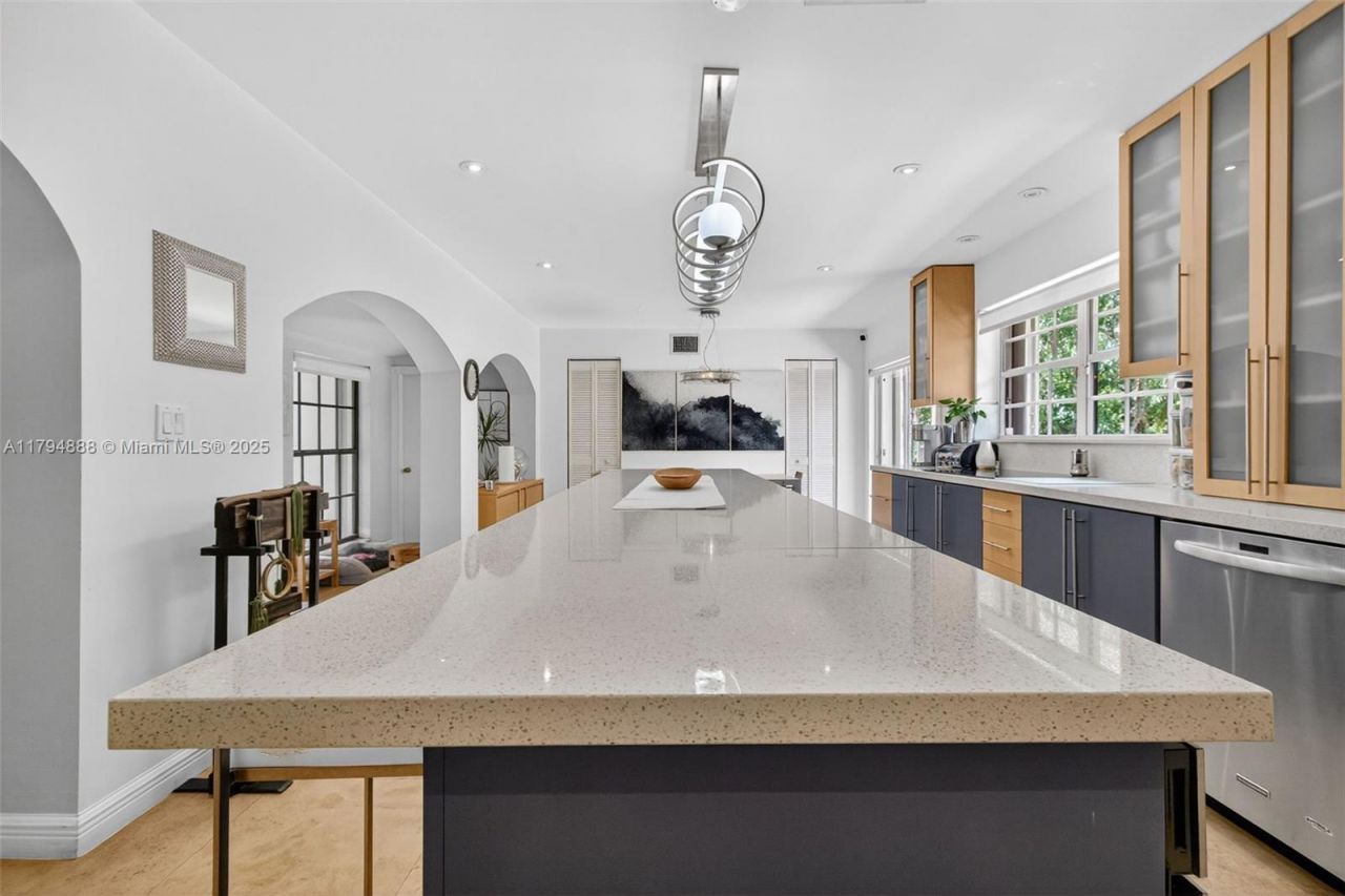 6700 SW 64th St, South Miami, FL 33143 Photo