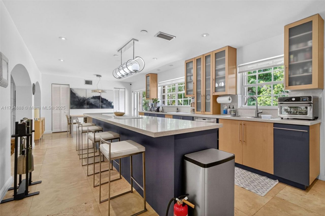 6700 SW 64th St, South Miami, FL 33143 Photo