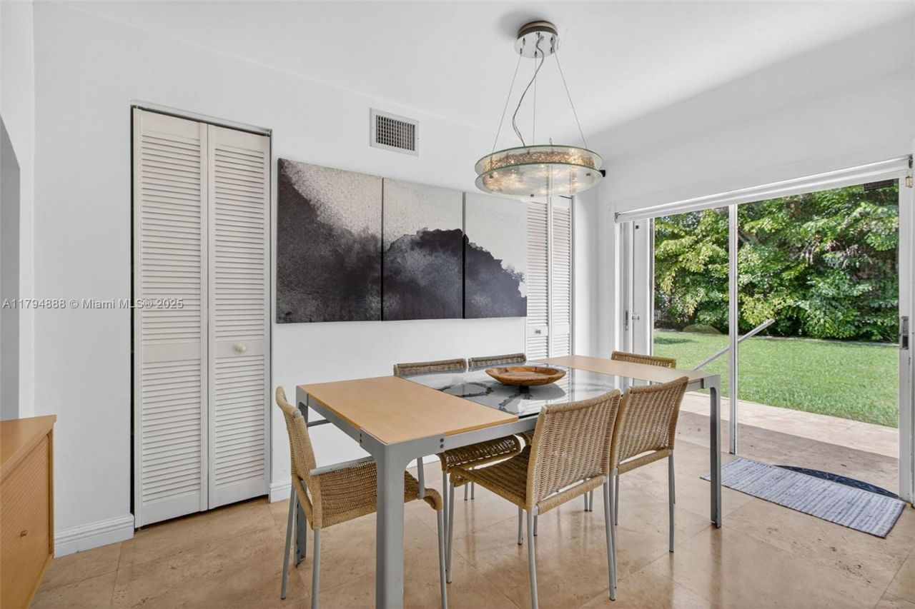 6700 SW 64th St, South Miami, FL 33143 Photo