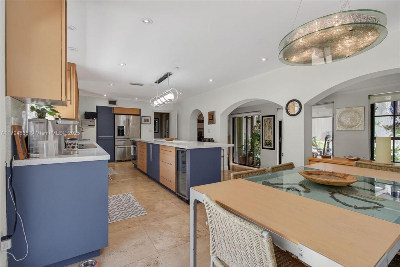 6700 SW 64th St, South Miami, FL 33143 Photo