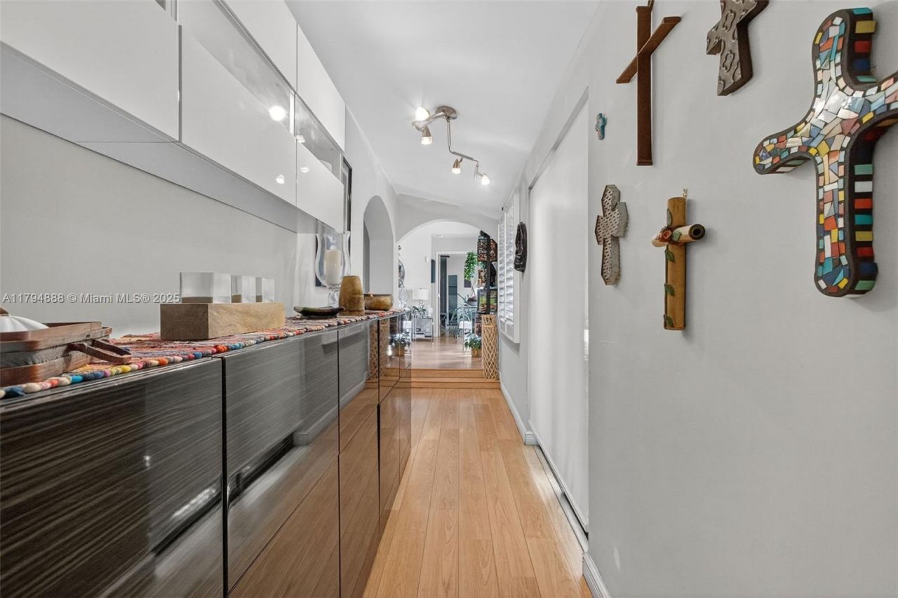 6700 SW 64th St, South Miami, FL 33143 Photo