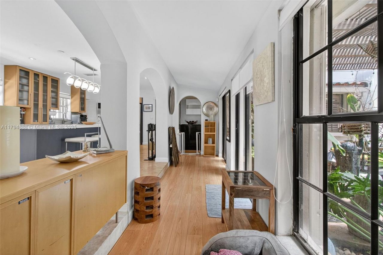 6700 SW 64th St, South Miami, FL 33143 Photo