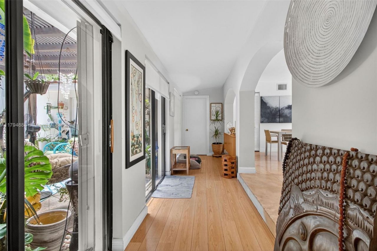 6700 SW 64th St, South Miami, FL 33143 Photo