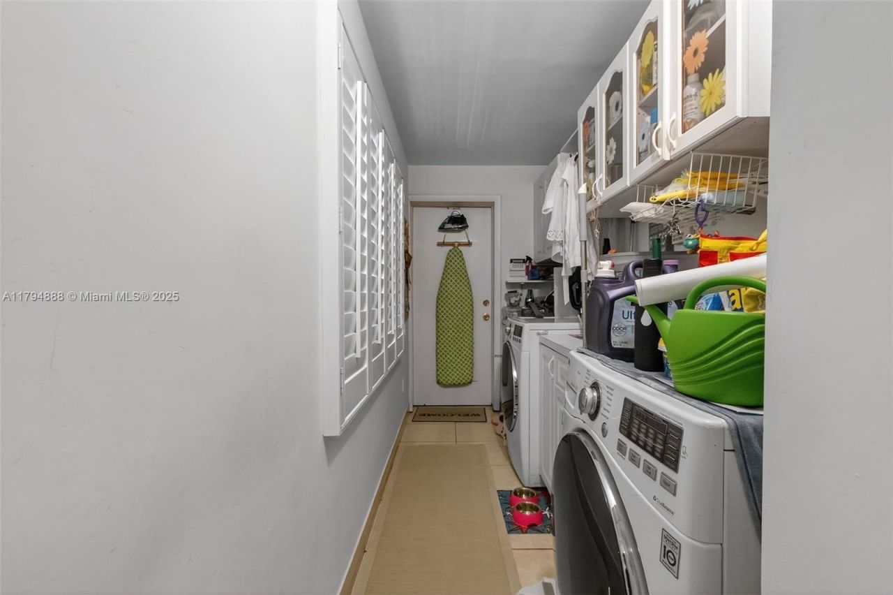 6700 SW 64th St, South Miami, FL 33143 Photo