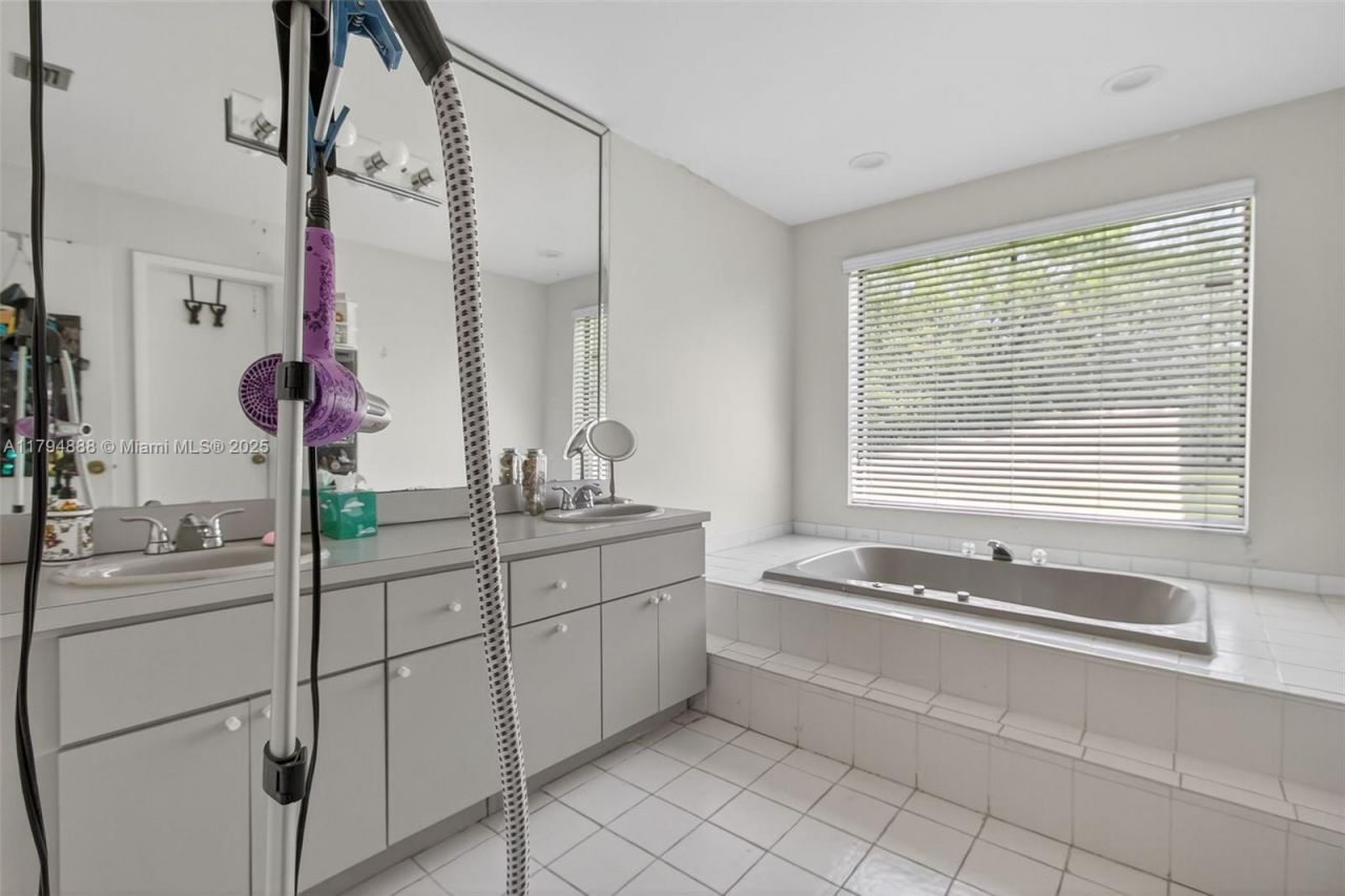 6700 SW 64th St, South Miami, FL 33143 Photo