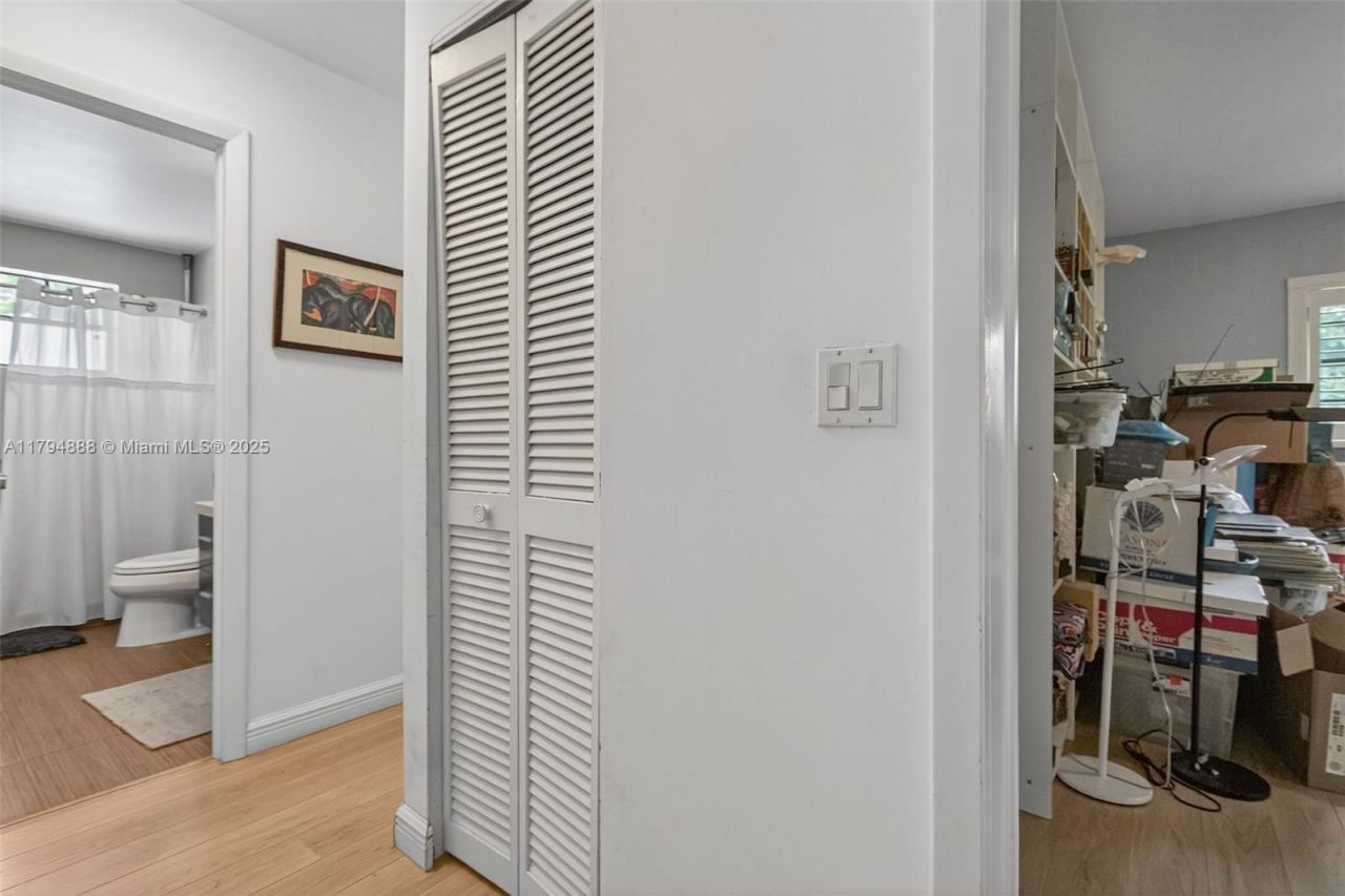 6700 SW 64th St, South Miami, FL 33143 Photo