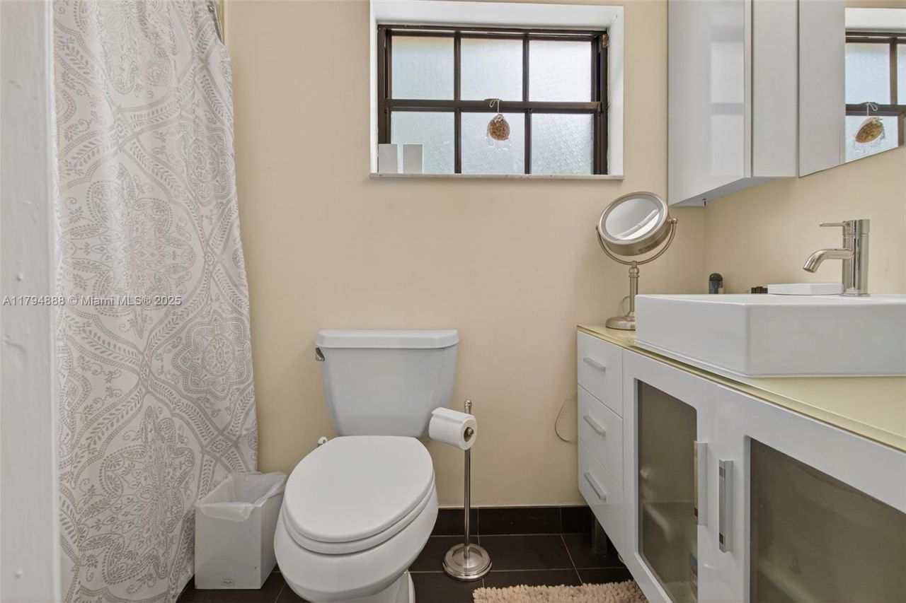 6700 SW 64th St, South Miami, FL 33143 Photo