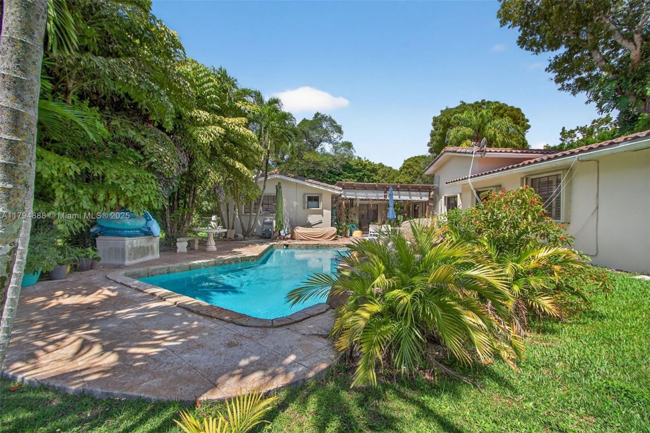 6700 SW 64th St, South Miami, FL 33143 Photo