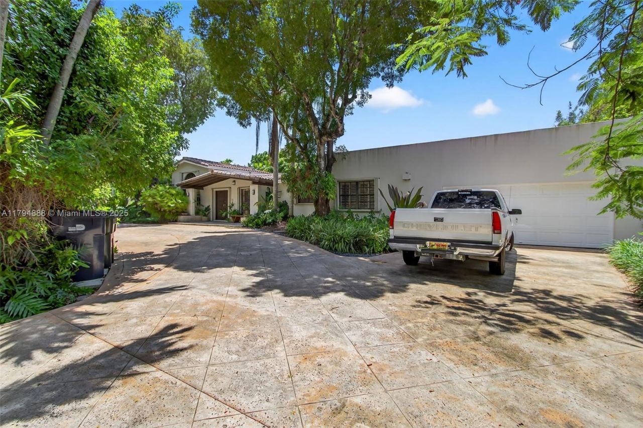 6700 SW 64th St, South Miami, FL 33143 Photo