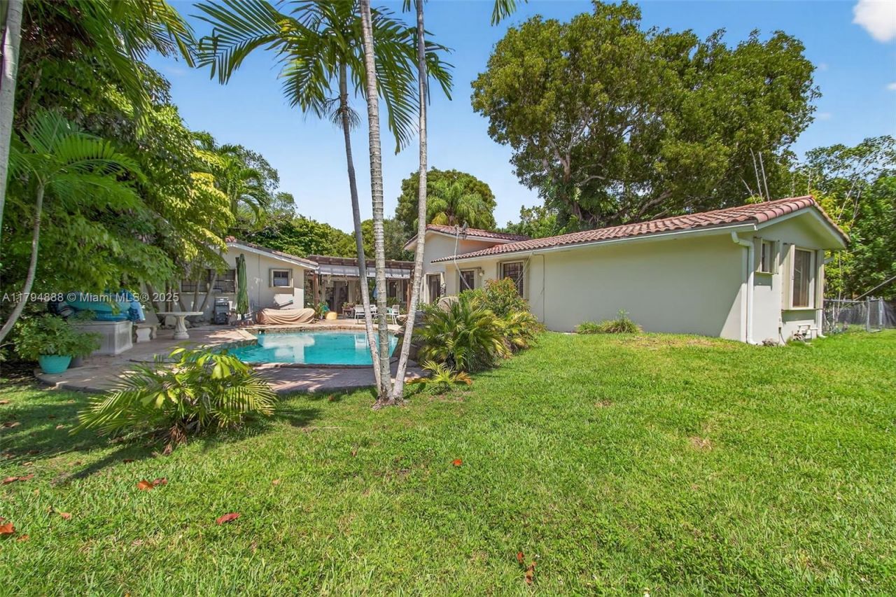 6700 SW 64th St, South Miami, FL 33143 Photo