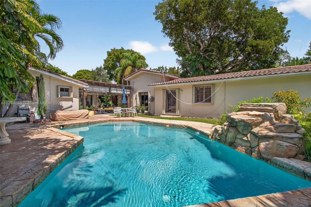 6700 SW 64th St, South Miami, FL 33143 Photo