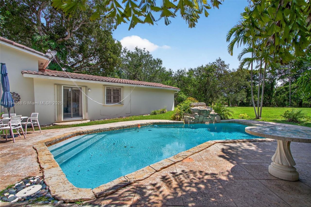 6700 SW 64th St, South Miami, FL 33143 Photo