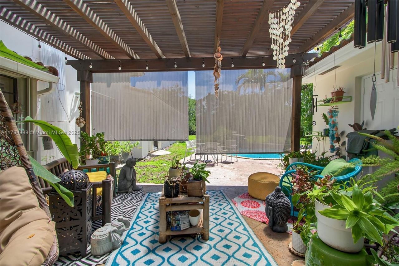 6700 SW 64th St, South Miami, FL 33143 Photo