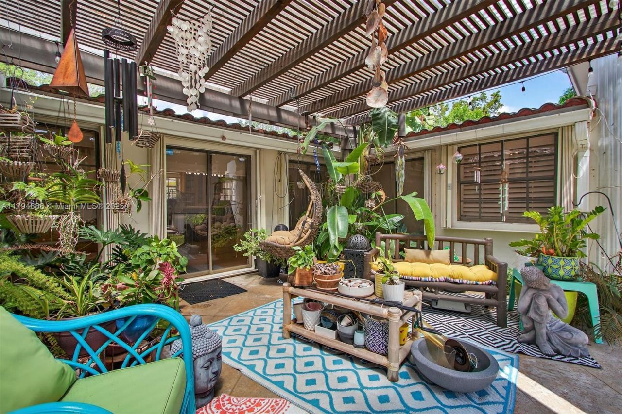 6700 SW 64th St, South Miami, FL 33143 Photo