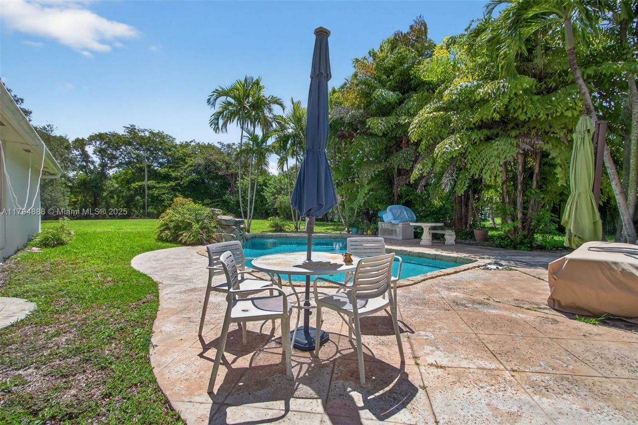 6700 SW 64th St, South Miami, FL 33143 Photo