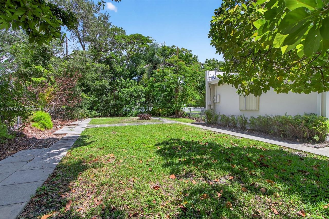 6700 SW 64th St, South Miami, FL 33143 Photo