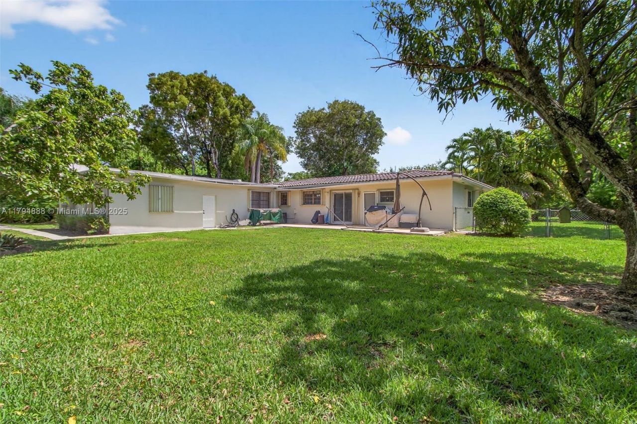 6700 SW 64th St, South Miami, FL 33143 Photo