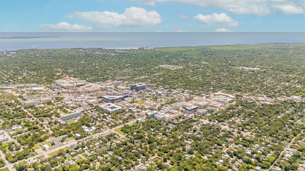 6700 SW 64th St, South Miami, FL 33143 Photo