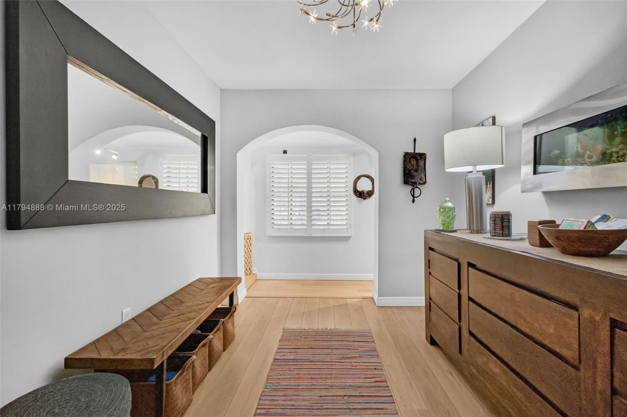 6700 SW 64th St, South Miami, FL 33143 Photo