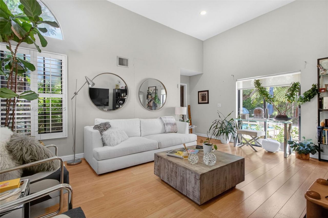 6700 SW 64th St, South Miami, FL 33143 Photo