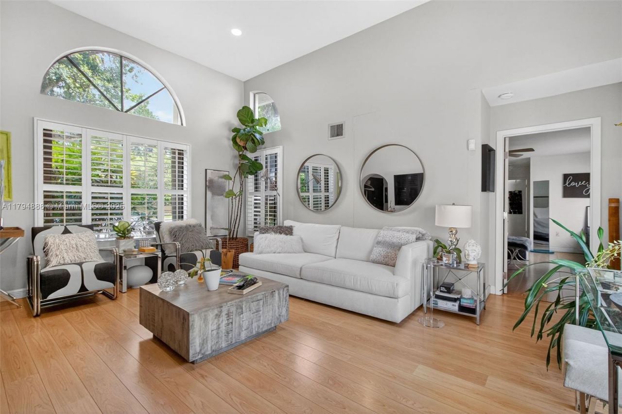 6700 SW 64th St, South Miami, FL 33143 Photo