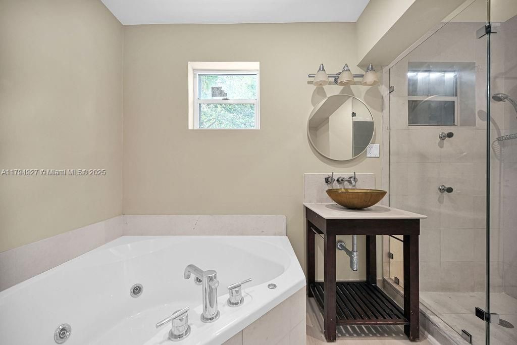 12135 NE 10th Ave, North Miami, FL 33161 Photo