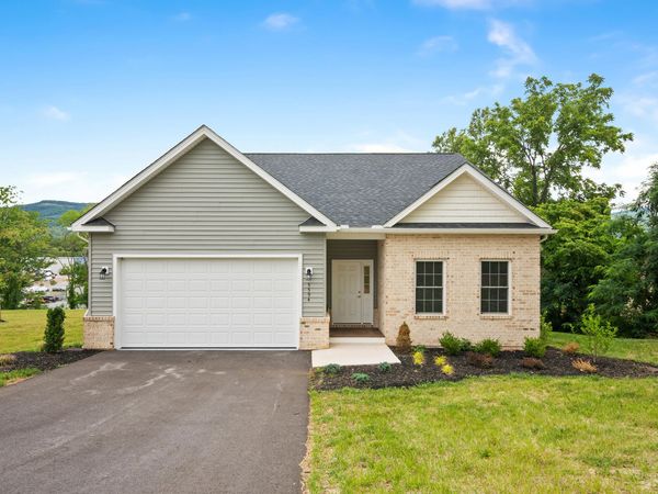 5594 Old Grove LN, Salem, VA 24153