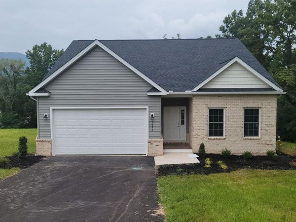 5594 Old Grove LN, Salem, VA 24153