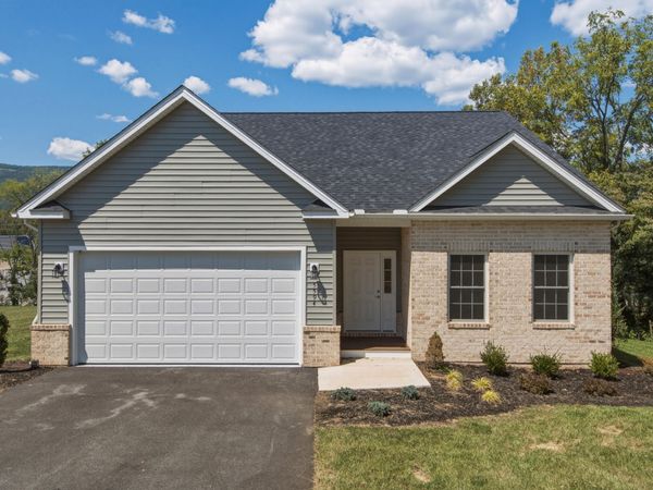 5594 Old Grove LN, Salem, VA 24153