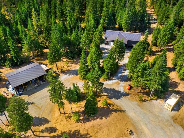 701 Happy Trails Ln, Newport, WA 99156