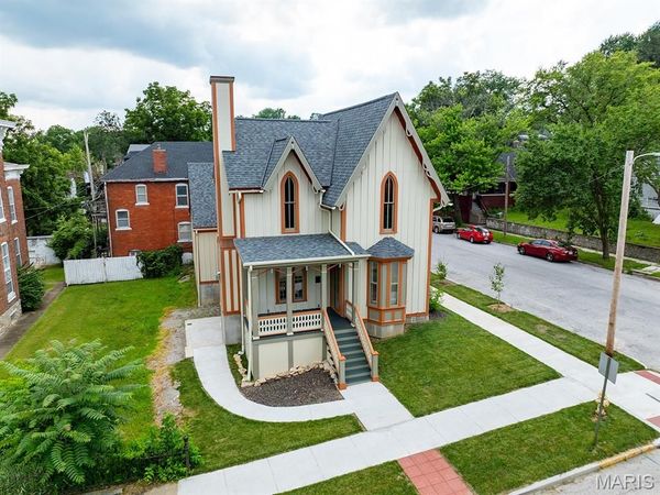 221 N 6th, Hannibal, MO 63401