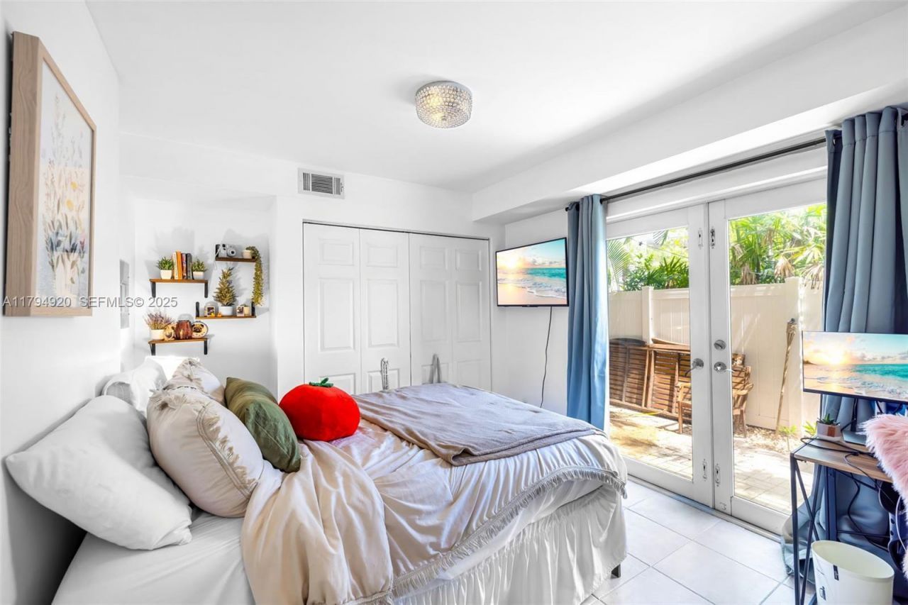 801 NE 18th Ave #1-4, Fort Lauderdale, FL 33304 Photo