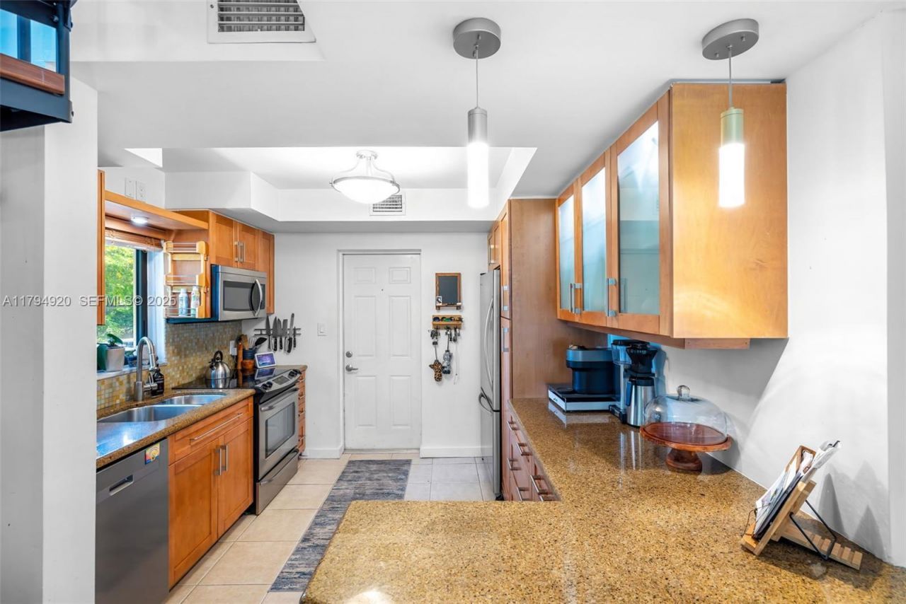 801 NE 18th Ave #1-4, Fort Lauderdale, FL 33304 Photo