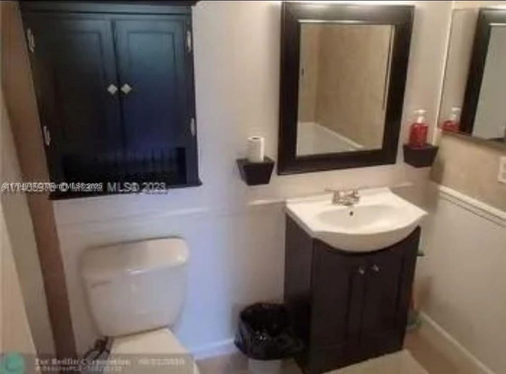 4400 Hillcrest Dr, Unit 215-B, Hollywood, FL 33021 Photo