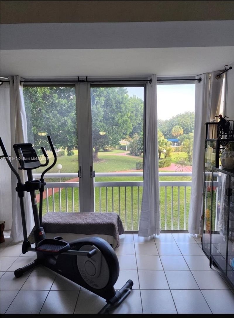 4400 Hillcrest Dr, Unit 215-B, Hollywood, FL 33021 Photo
