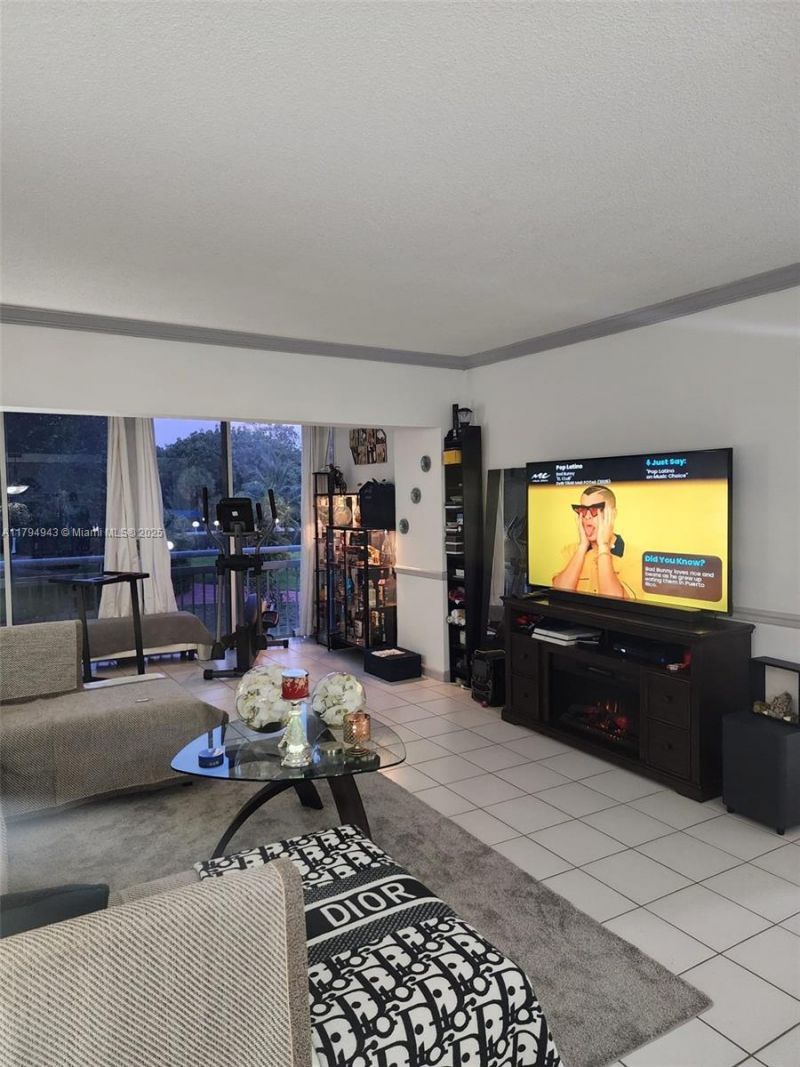 4400 Hillcrest Dr, Unit 215-B, Hollywood, FL 33021 Photo