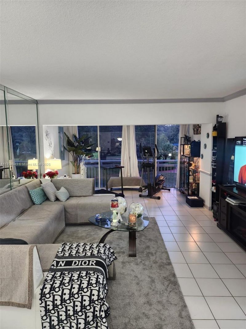 4400 Hillcrest Dr, Unit 215-B, Hollywood, FL 33021 Photo