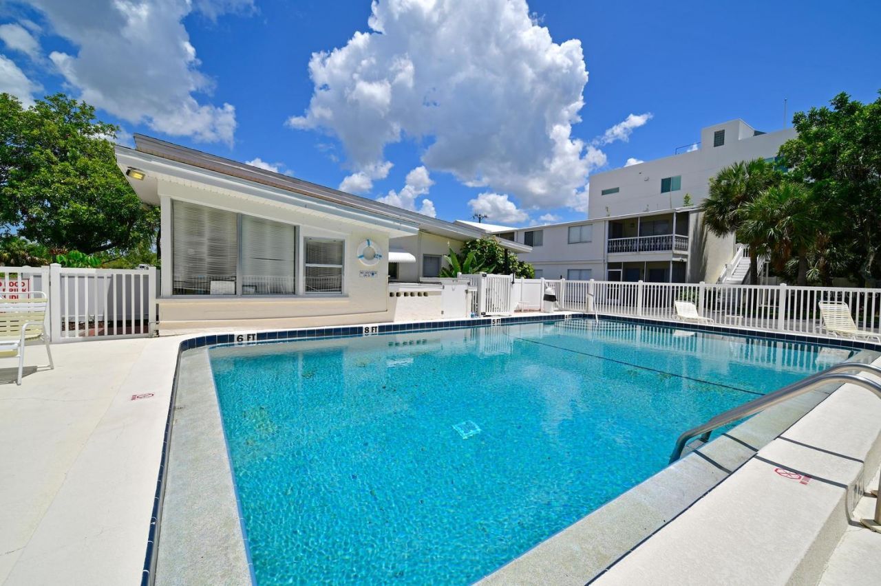 170 Roosevelt Drive, Unit 5, Sarasota, FL 34236 Photo