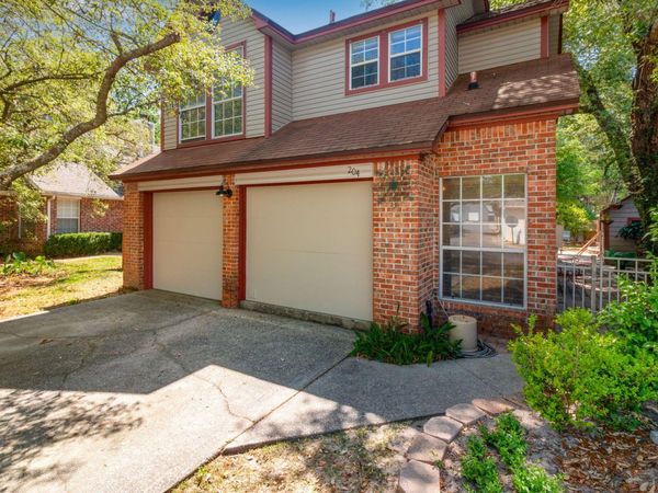 204 Parkwood Circle, Niceville, FL 32578