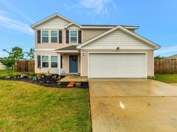 213 E Lockwood Way, DeFuniak Springs, FL 32435