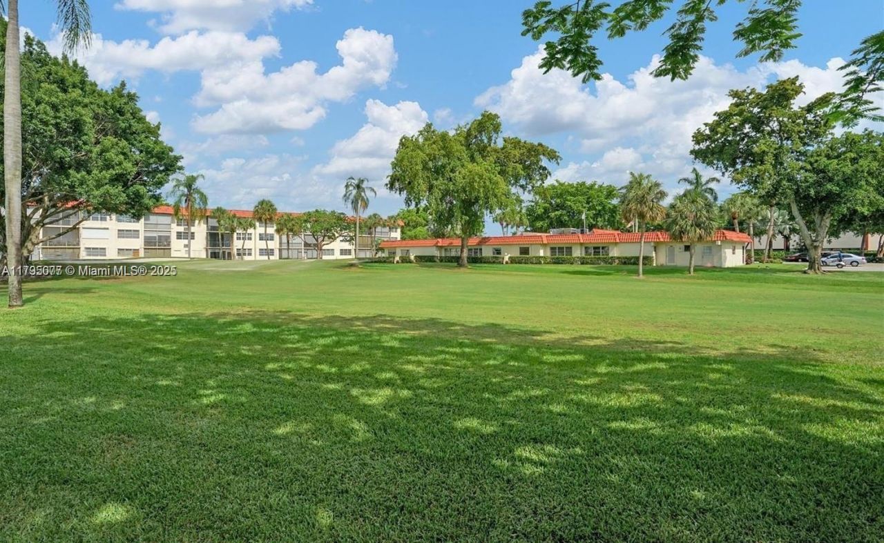 8962 S Hollybrook Blvd, Unit 305, Pembroke Pines, FL 33025 Photo