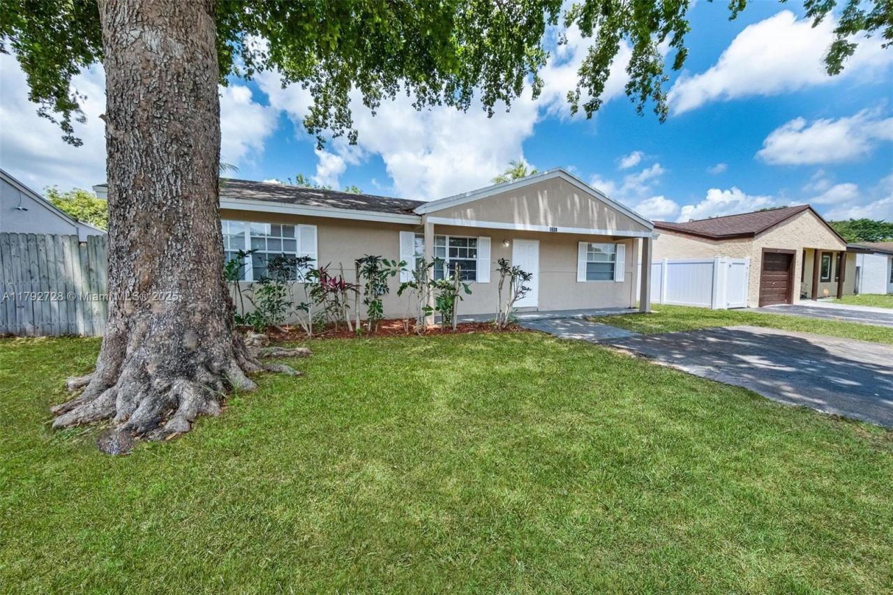 1251 SW 73rd Ave, North Lauderdale, FL 33068 Photo