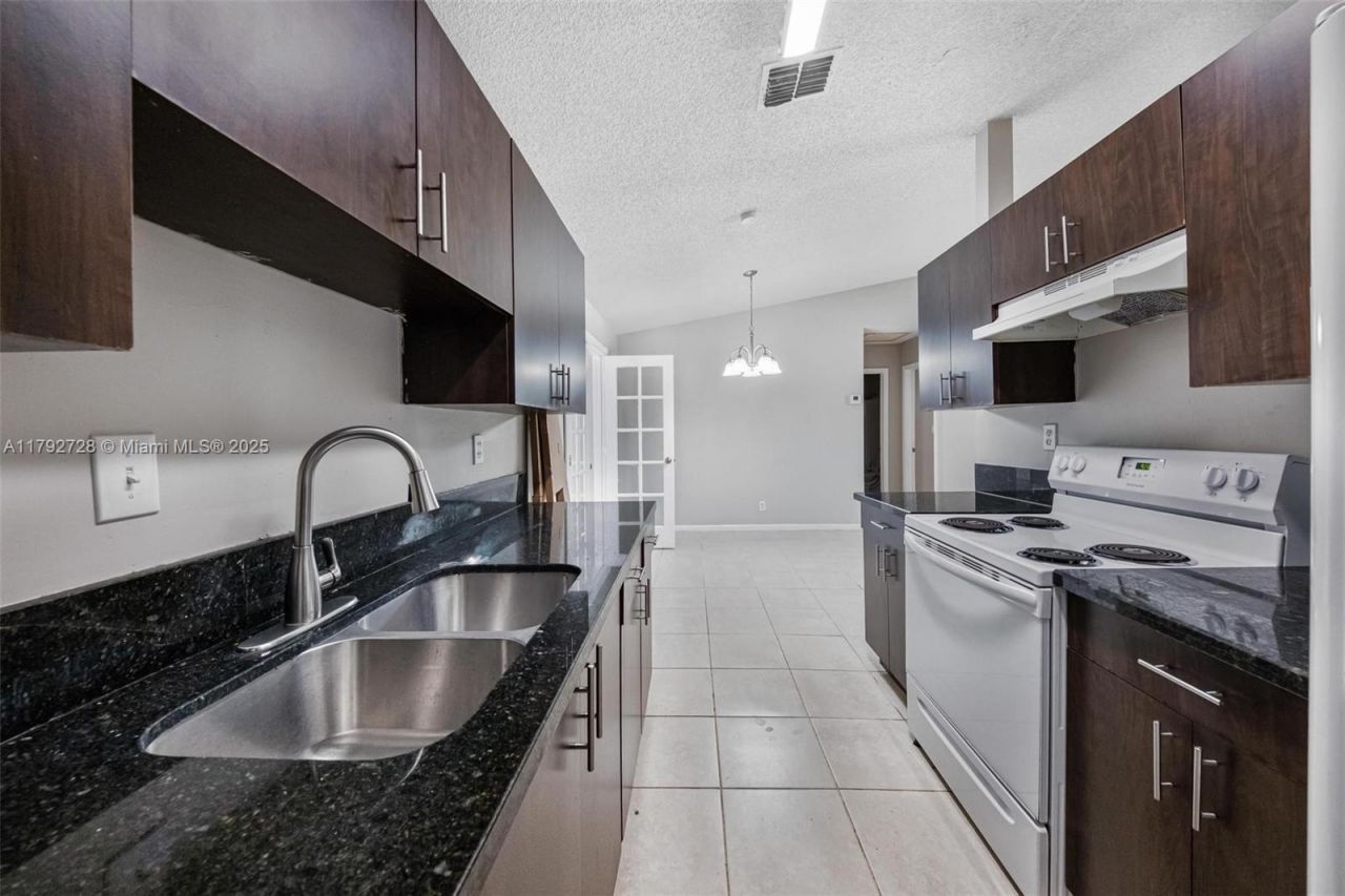 1251 SW 73rd Ave, North Lauderdale, FL 33068 Photo