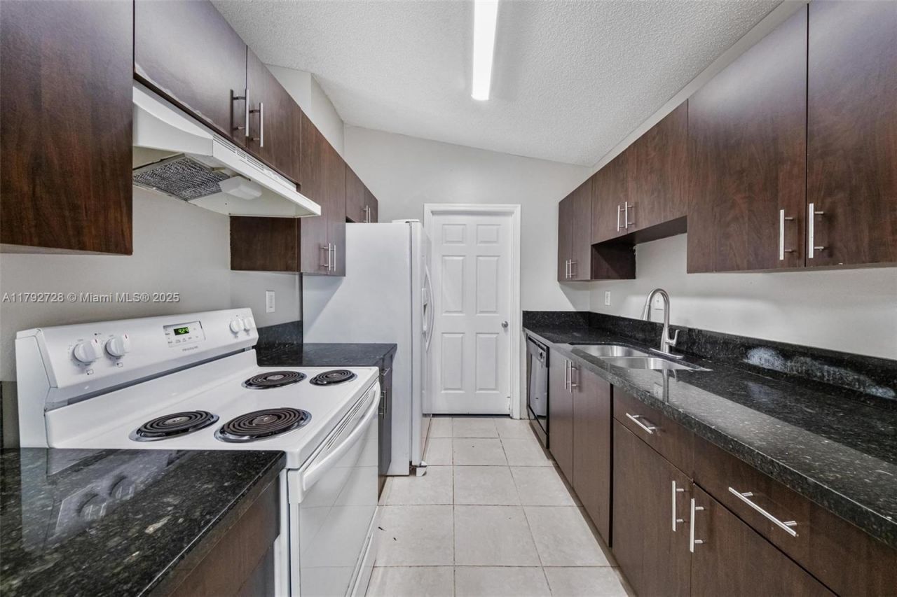 1251 SW 73rd Ave, North Lauderdale, FL 33068 Photo